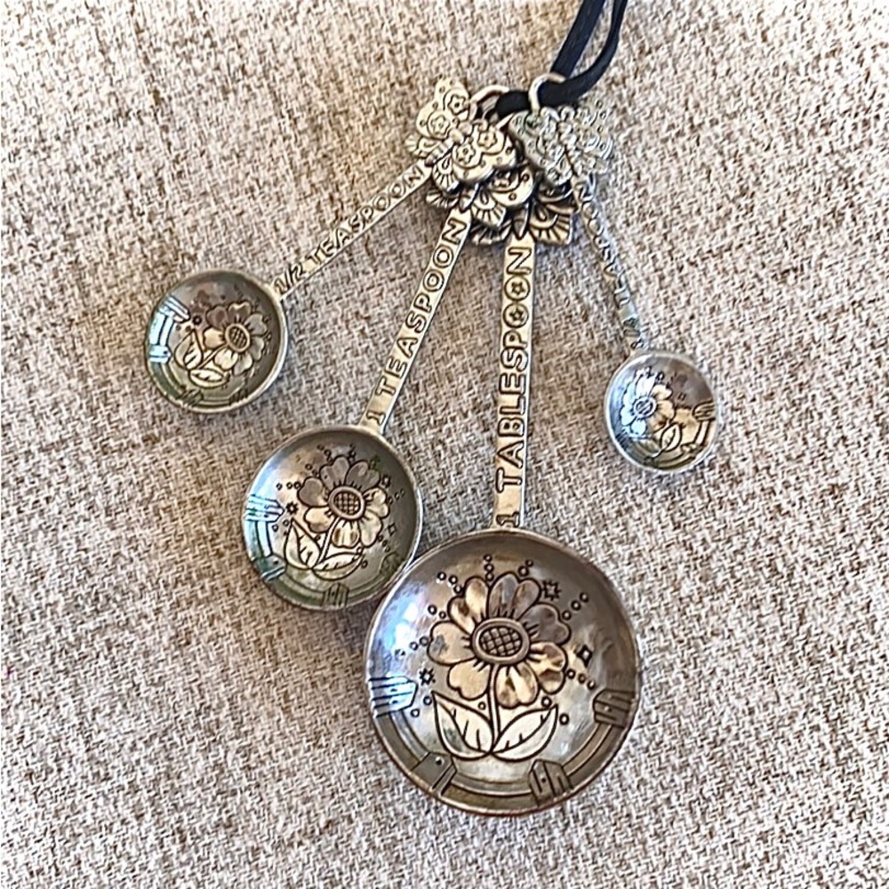 🪞 stainless steel engraved measuring spoon set butterfly spring